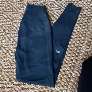 ALO YOGA High Waist Vapor Legging in Black & Camouflage